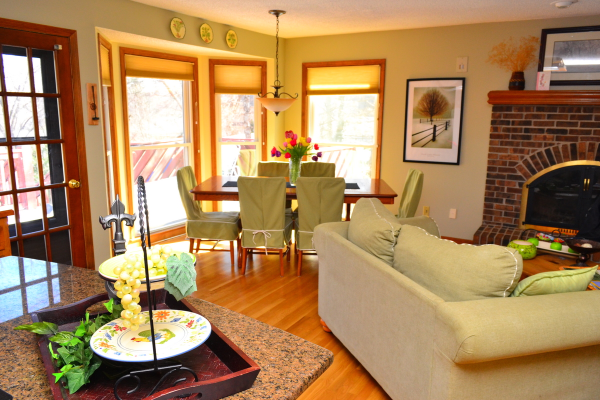 Kitchen Eating Area